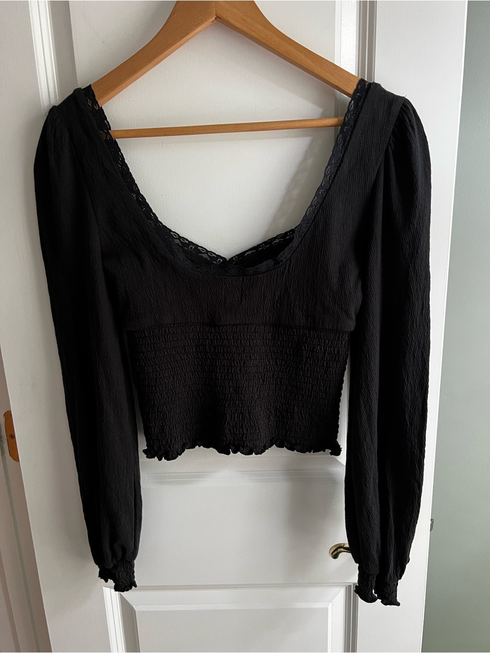 NWT Urban Outfitters BDG Smocked Sweetheart Lace Crop Top Size Medium Black